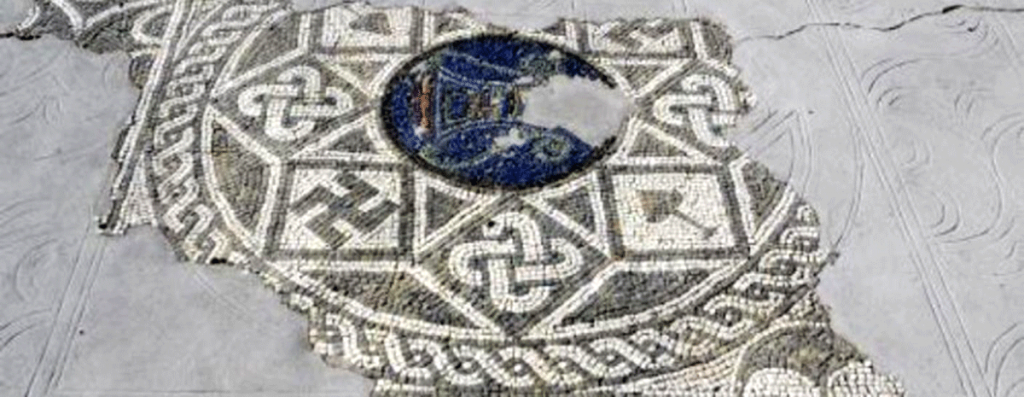 foto del pavimento a mosaico della cattedrale Santa Maria