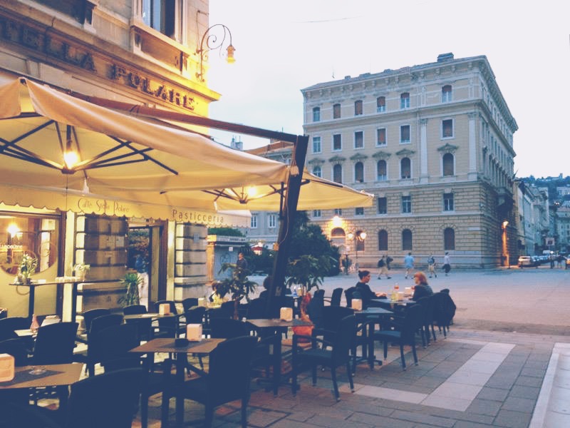 Un giro per i caffè di Trieste, tra aromi senza tempo e suggestioni letterarie del secolo scorso