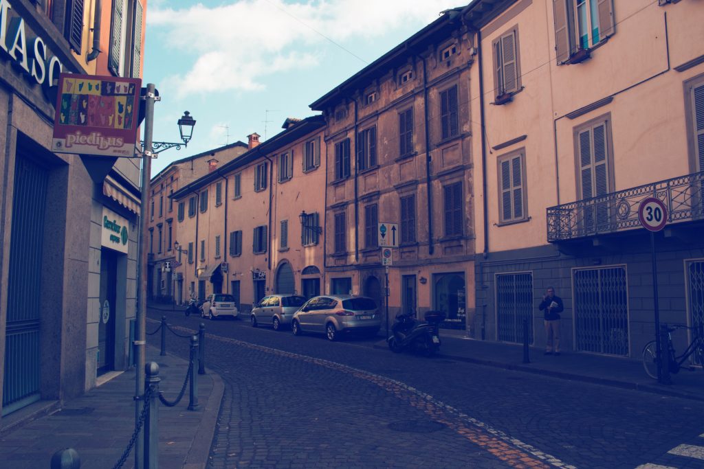 Case basse, bar, parchi e un'atmosfera unica: la piazza di Bergamo da cui turisti e abitanti finiscono per passare sempre e comunque