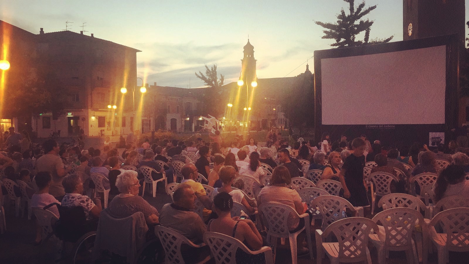 Il Cinema del Carbone di Mantova, dove si proiettano film e ci si proietta in laboratori, incontri, rassegne cinematografiche, concerti e visioni 