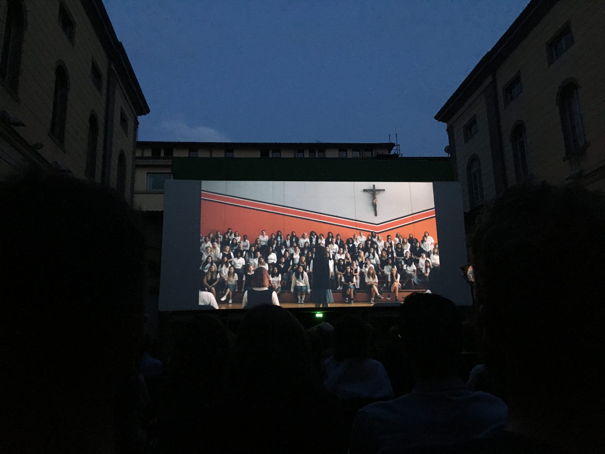 Per la bella stagione, i migliori film della stagione invernale nel cortile della biblioteca Caversazzi di Bergamo: 400 posti a sedere, fino a settembre
