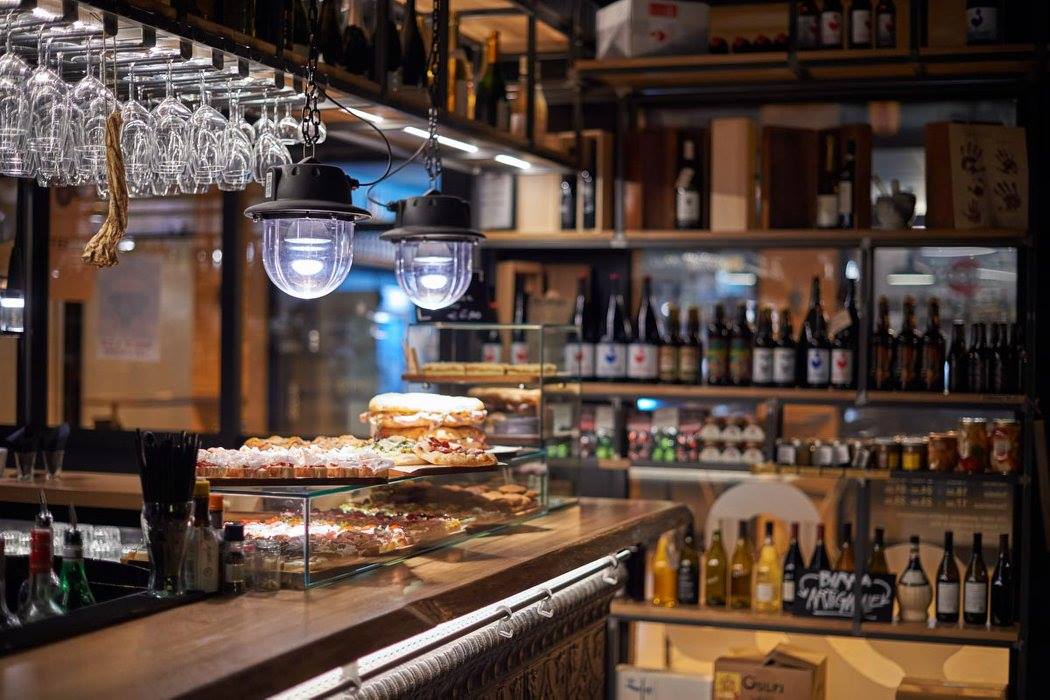 Dal Bar Nazionale al Bar degli Osei, passando per il nuovo Pier88 vista fiume e la Sosteria: cicchetti, pizze gourmet e calici a Padova