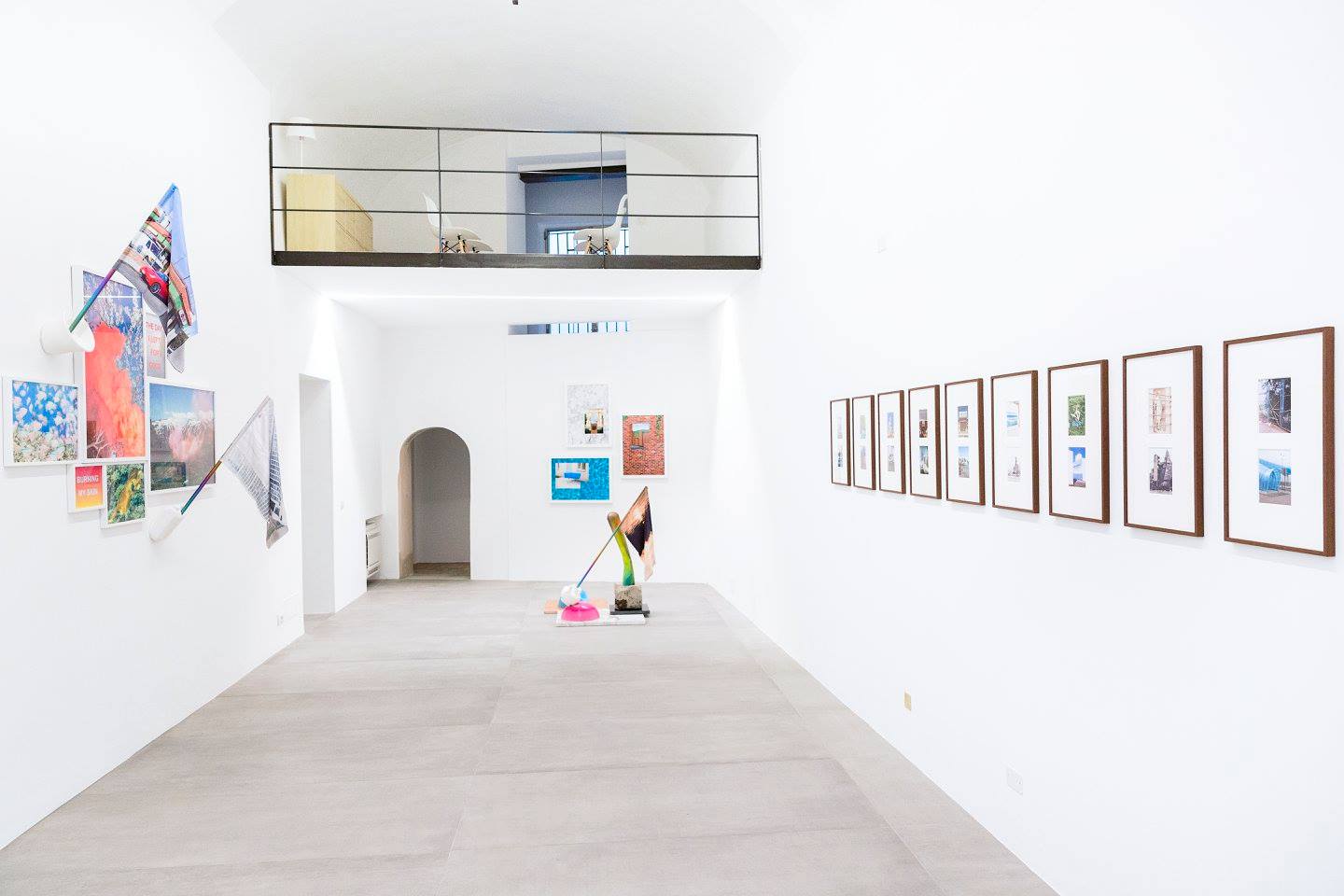 In una piccola stanza nel cuore di Piacenza, c'è UNA galleria, un nuovo spazio dedicato alla ricerca nel campo delle arti visive