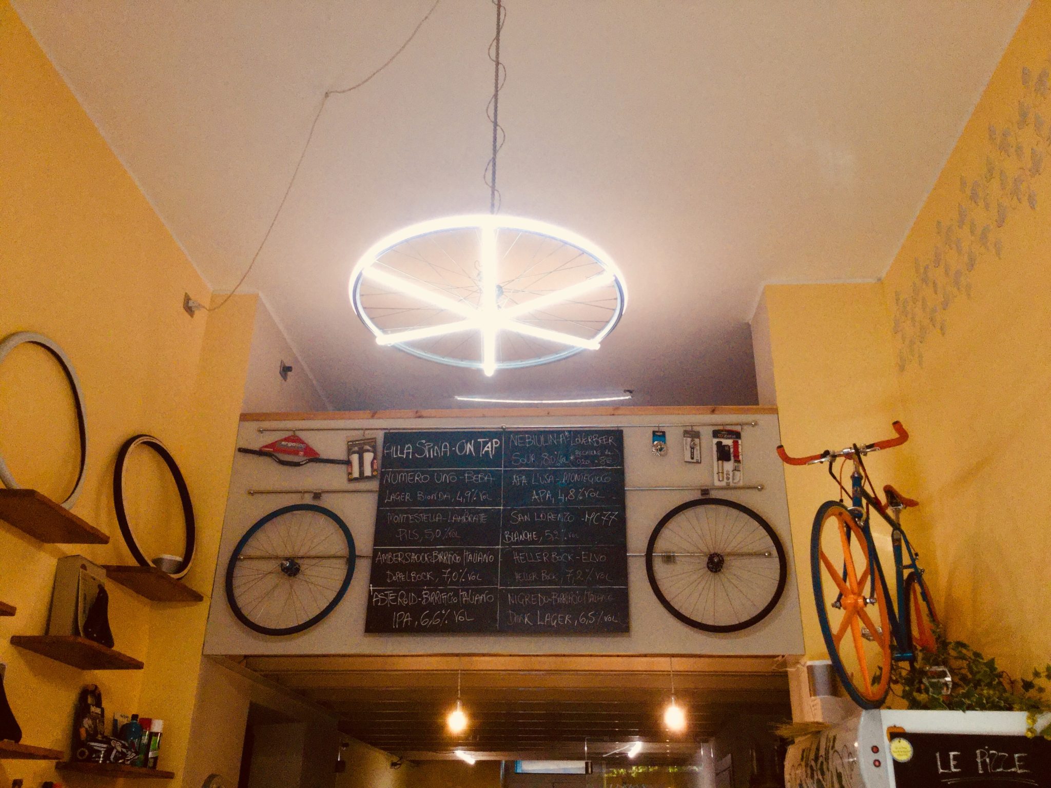 Si riparano biciclette, ci si ripara dall'inverno con tapas e birre artigianali. Bici&Birra a Torino unisce le passioni per il pedali e per il malto