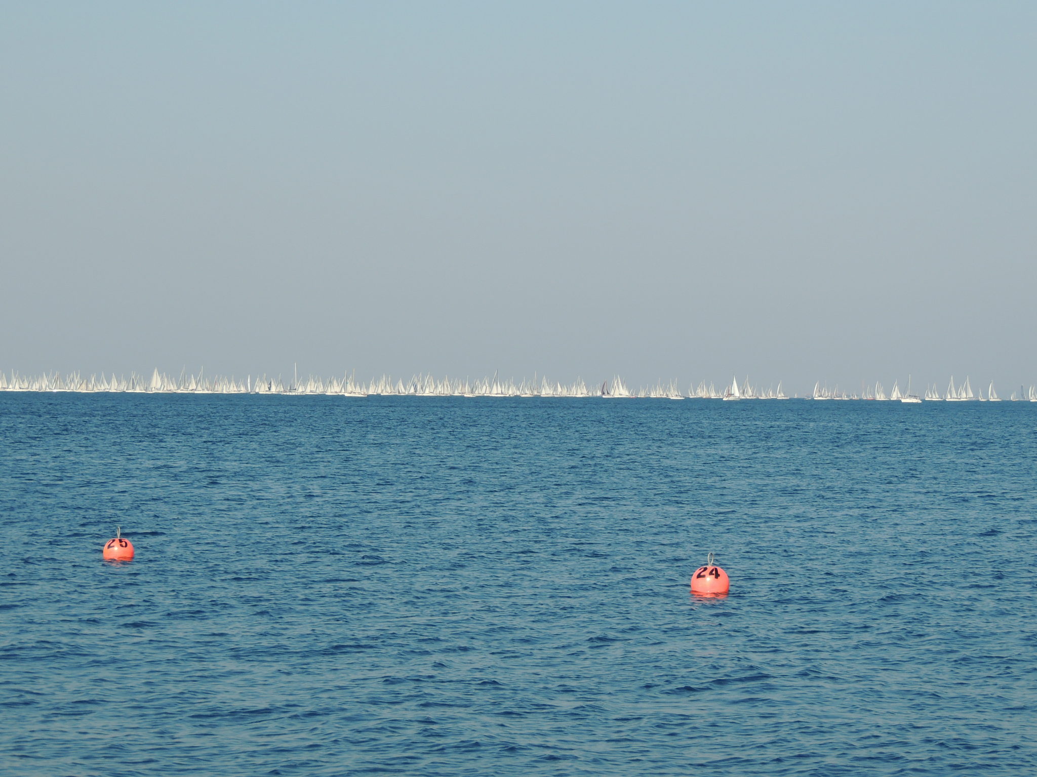 Da cinquant'anni la Barcolana porta più di 2000 barche, la seconda domenica di ottobre, nel Golfo di Trieste. Il nostro reportage