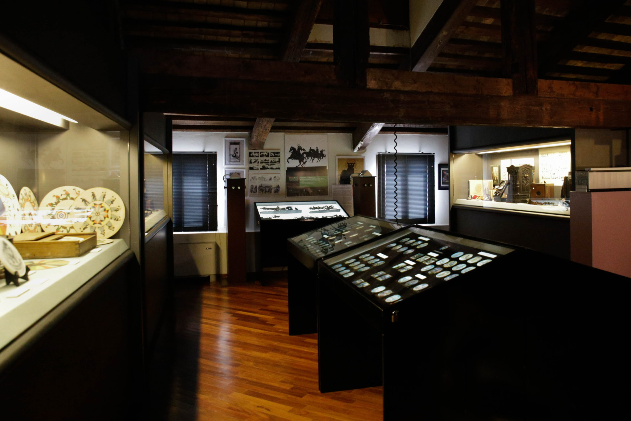 Nel quattrocentesco Palazzo Angeli di Padova, una camera delle meraviglie custodisce visioni e proiezioni dal '700 all'800: il museo del Precinema