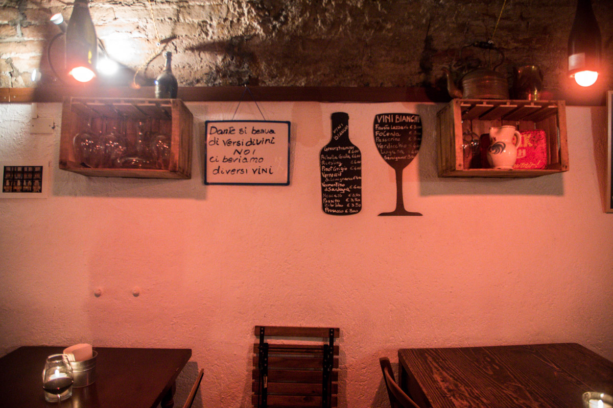 Nell'antico quartiere del Carmine di Brescia, una cantina vinicola dove gustare sapori e concertini: dal folk al cantautorato fino al blues