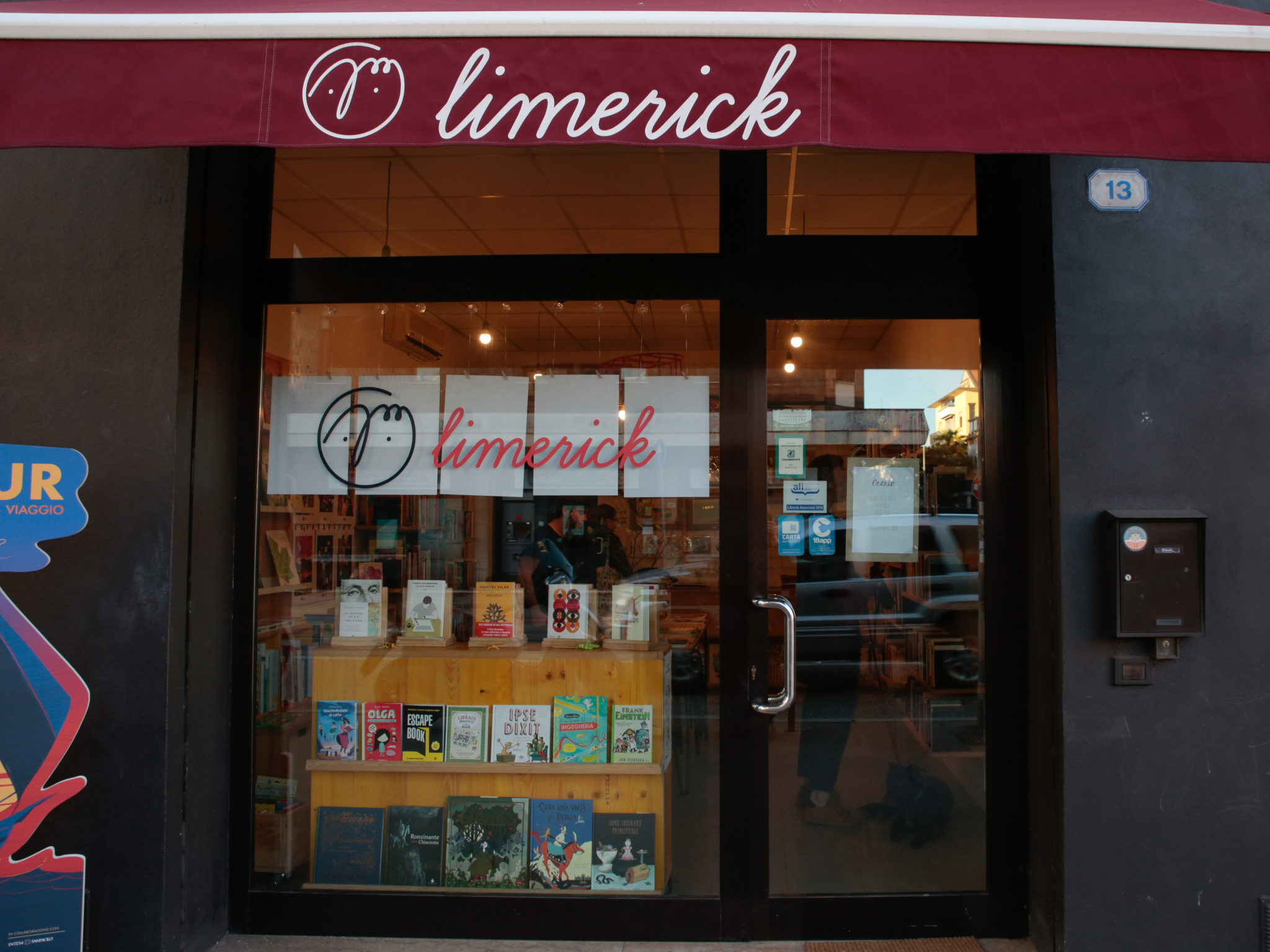 Nel quartiere più popoloso e multiculturale di Padova, l'Arcella, c'è Limerick, la libreria che citando una poesia di Rodari "vende speranza a buon mercato"