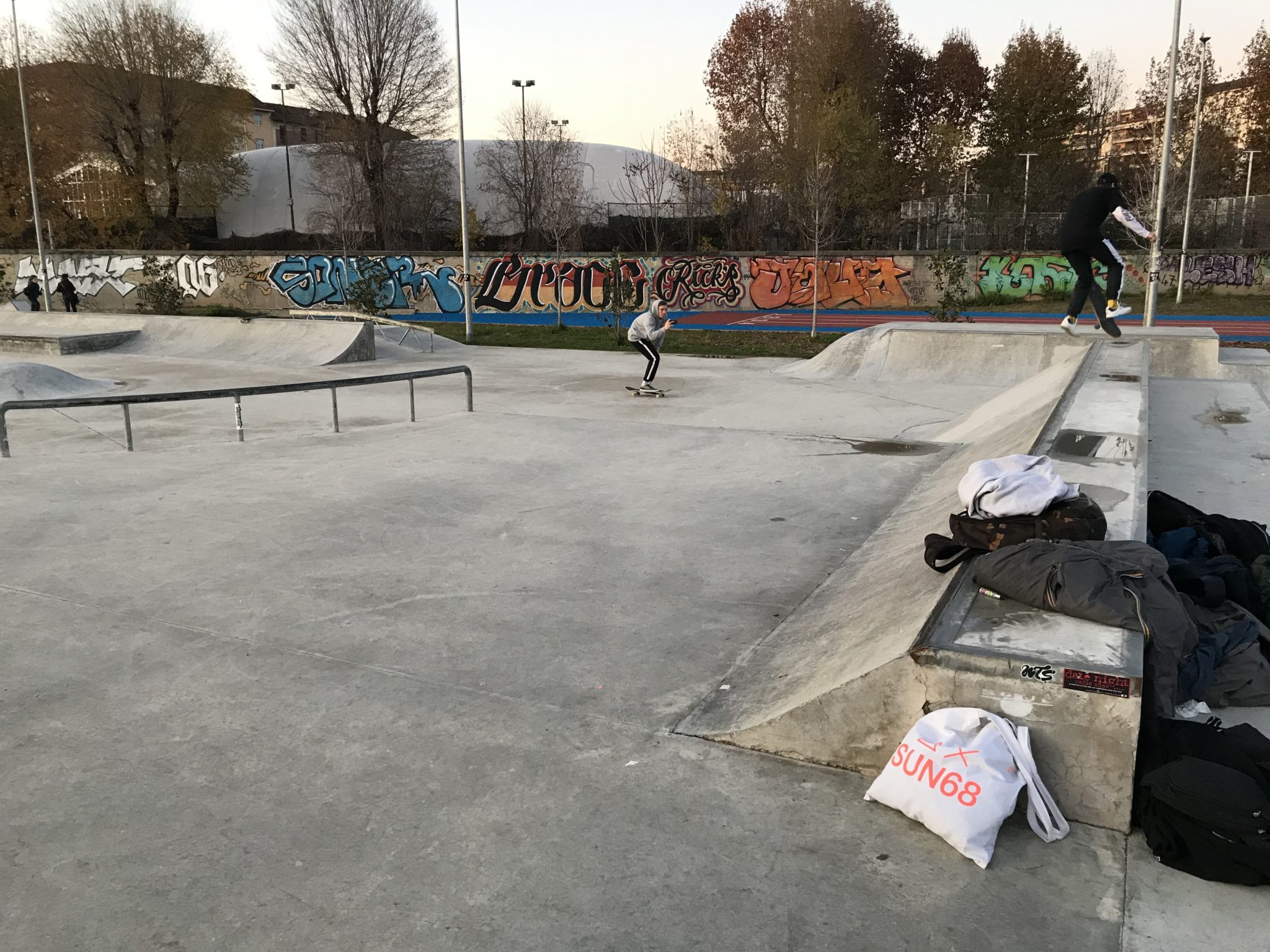  A Torino, nel parco intitolato a Pietro Mennea, c'è un luogo dove correre: il Marmolada Skatepark, uno spazio di 1.600 metri quadrati dedicati allo skate